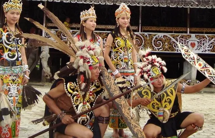 Mengeksplor Kampung Budaya Pampang Syarat Kentalnya Tradisi Suku Dayak